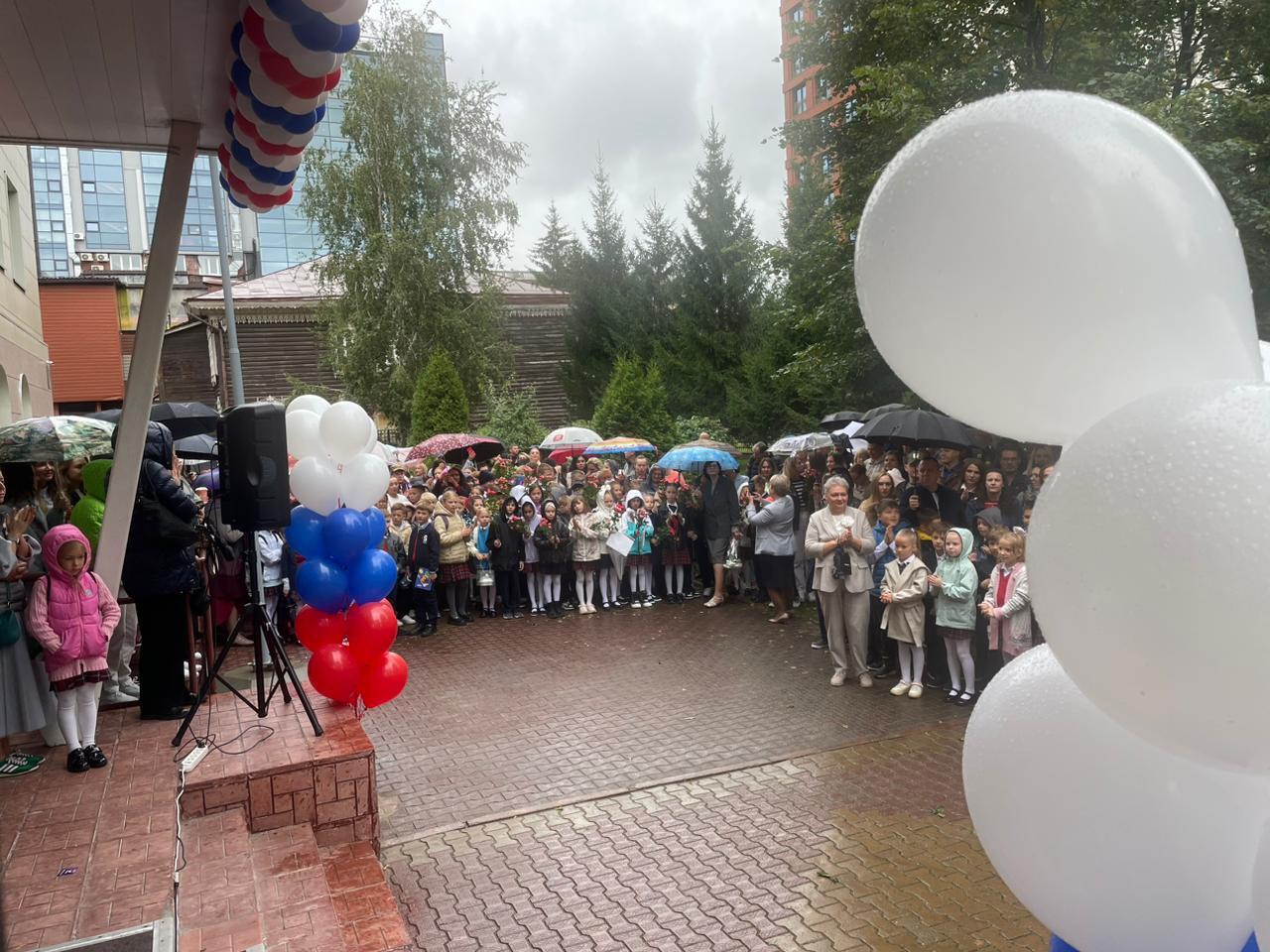 Фото В Новосибирске начались школьные линейки 2 сентября. Онлайн с Дня знаний 2